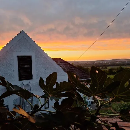 Hillside Vendeghaz A Szent Gyoergy-hegyen * Raposka