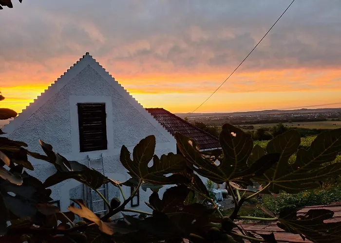 Hillside Vendeghaz A Szent Gyoergy-hegyen * Raposka